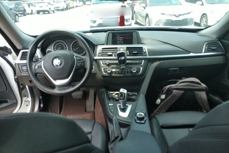 Used BMW 3 Series GT 2018 320i Sport Edition Center Console