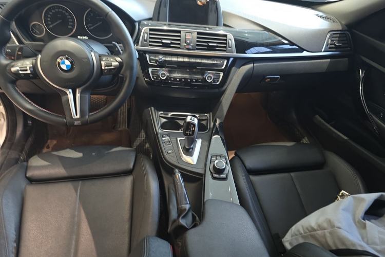 Used BMW 3 Series GT 2018 320i Sport Edition Center Console