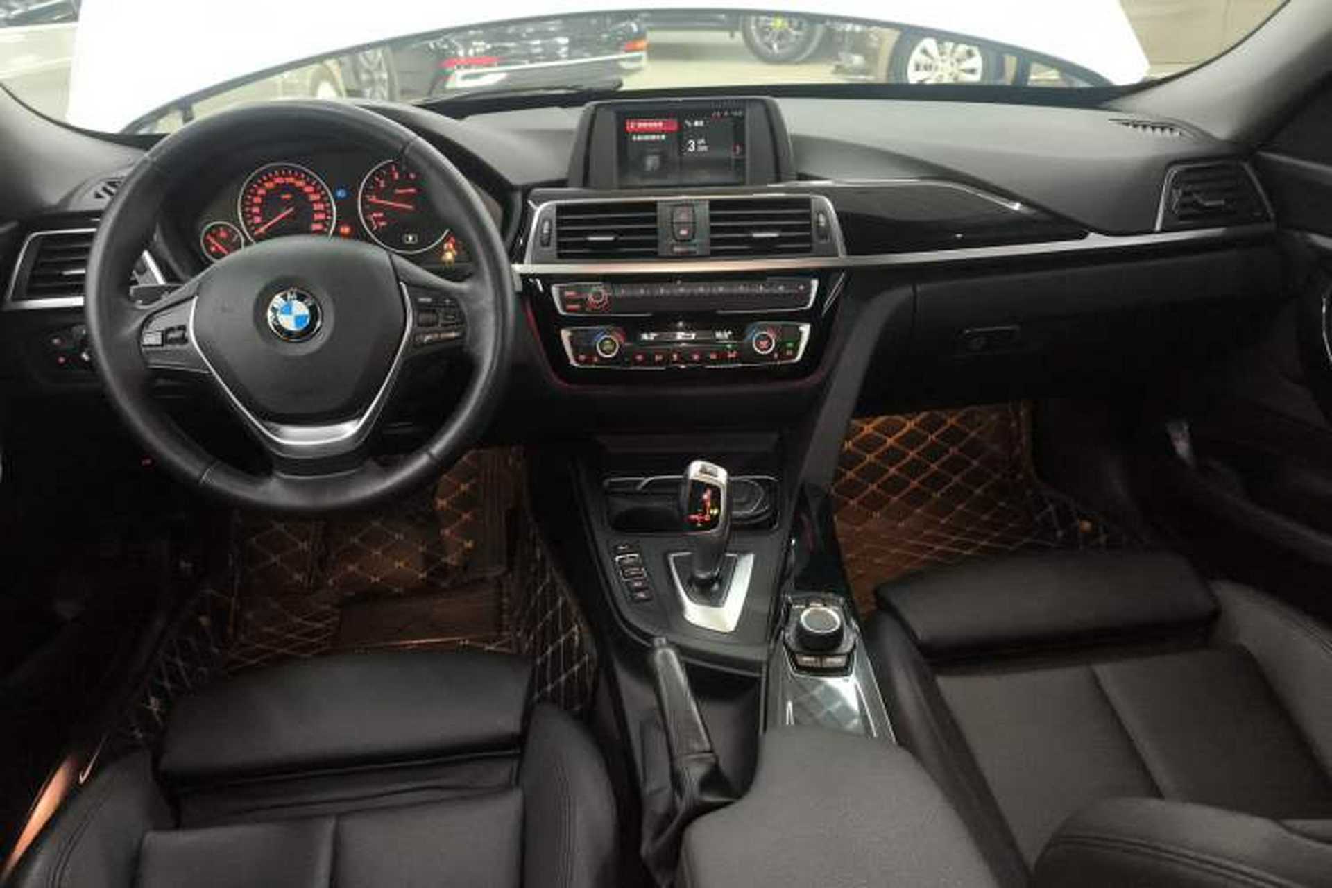 Used BMW 3 Series GT 2018 320i Sport Edition Center Console