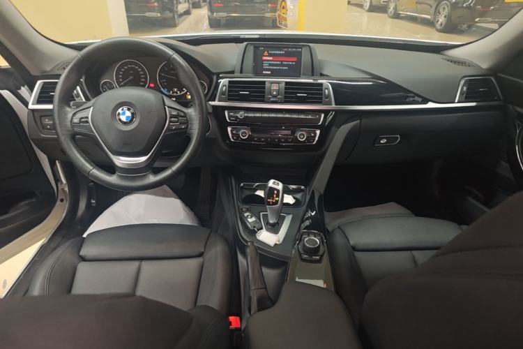 Used BMW 3 Series GT 2018 320i Sport Edition Center Console