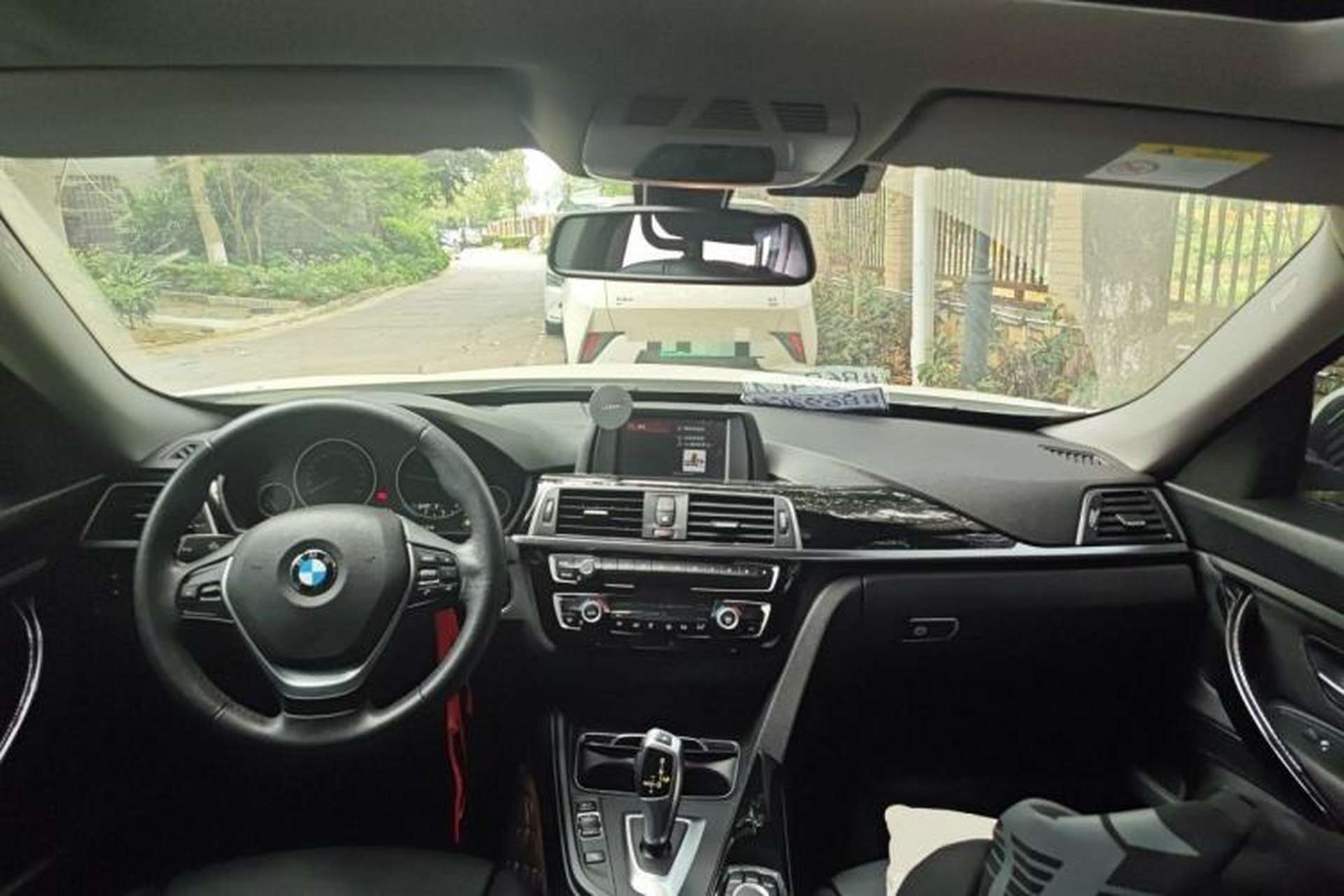Used BMW 3 Series GT 2018 320i Sport Edition Center Console