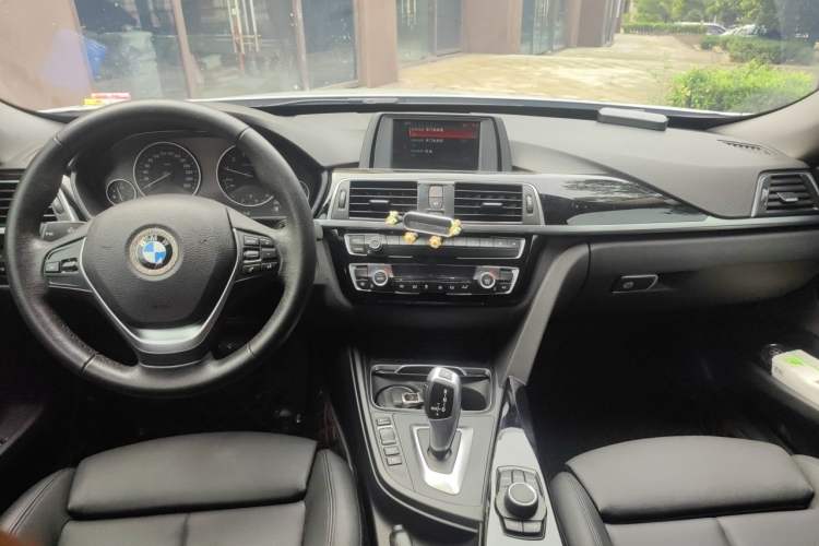 Used BMW 3 Series GT 2018 320i Sport Edition Center Console