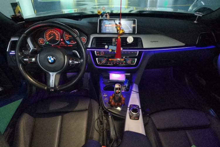 Used BMW 3 Series GT 2018 320i M Sport Edition Center Console