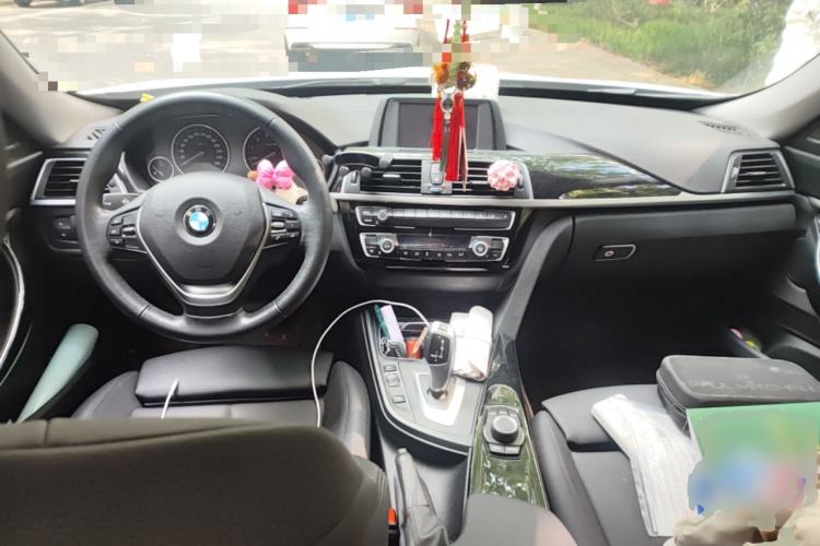 Used BMW 3 Series GT 2018 320i Sport Edition Center Console