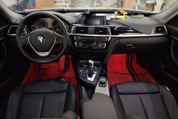 Used BMW 3 Series GT 2018 320i Sport Edition Center Console
