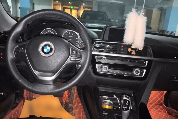 Used BMW 3 Series GT 2018 320i Sport Edition Center Console