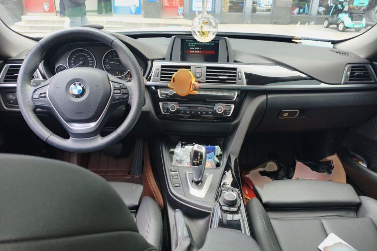 Used BMW 3 Series GT 2018 320i Sport Edition Center Console