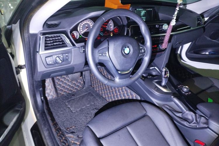 Used BMW 3 Series GT 2018 320i Sport Edition Center Console