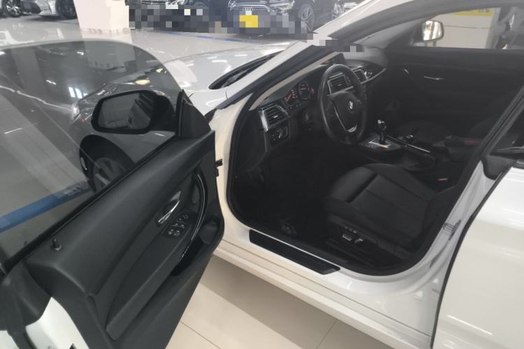 Used BMW 3 Series GT 2018 320i Sport Edition Driver Seat