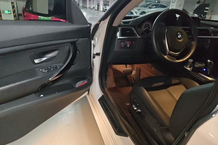 Used BMW 3 Series GT 2018 320i Sport Edition Driver Seat