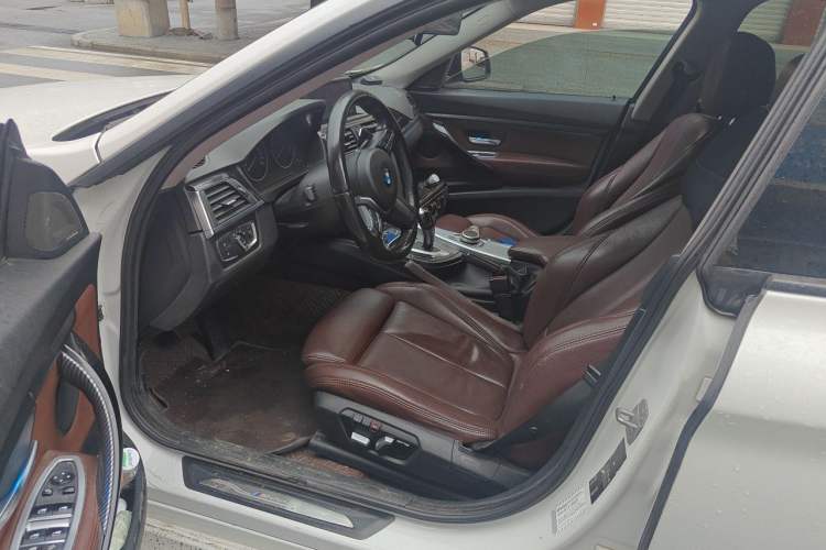 Used BMW 3 Series GT 2018 320i Sport Edition Driver Seat