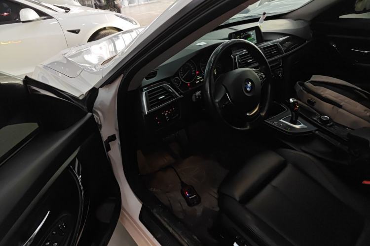 Used BMW 3 Series GT 2018 320i Sport Edition Driver Seat
