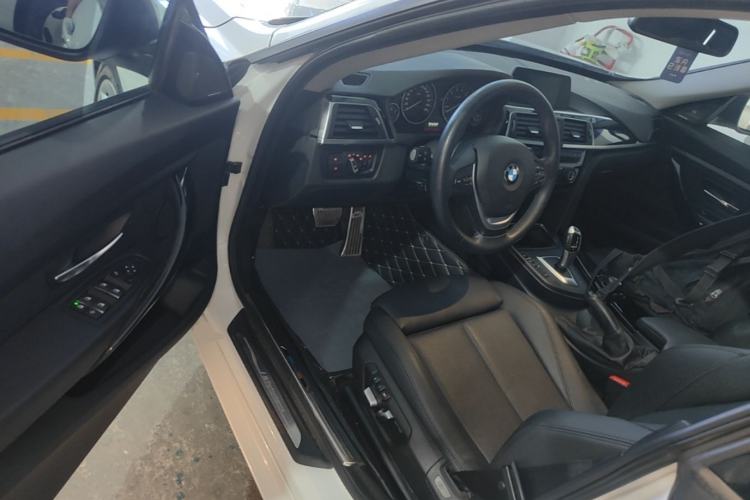 Used BMW 3 Series GT 2018 320i Sport Edition Driver Seat