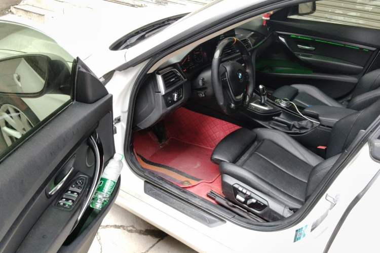 Used BMW 3 Series GT 2018 320i Sport Edition Driver Seat