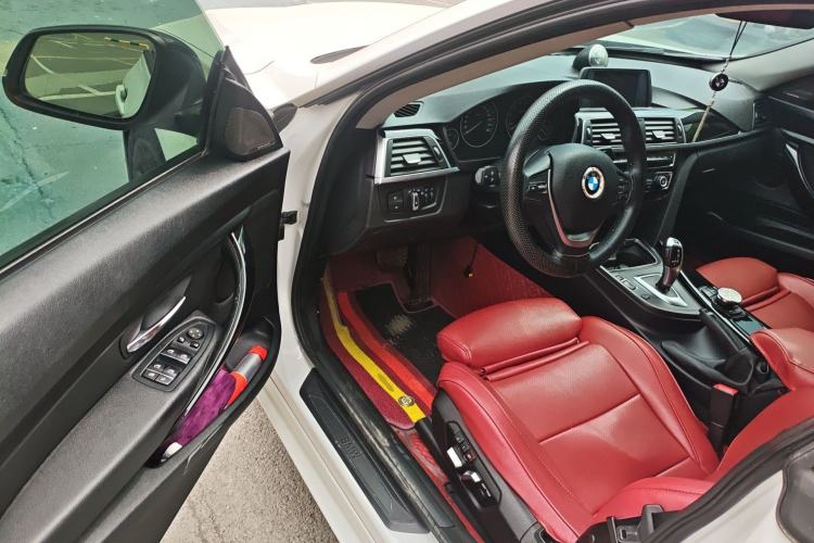 Used BMW 3 Series GT 2018 320i Sport Edition Driver Seat