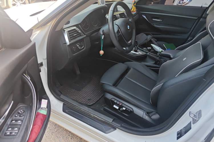 Used BMW 3 Series GT 2018 320i Sport Edition Driver Seat