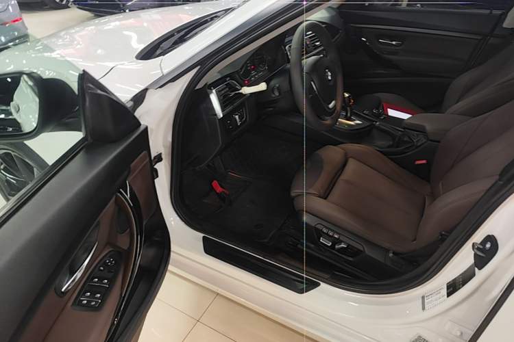 Used BMW 3 Series GT 2018 320i Sport Edition Driver Seat