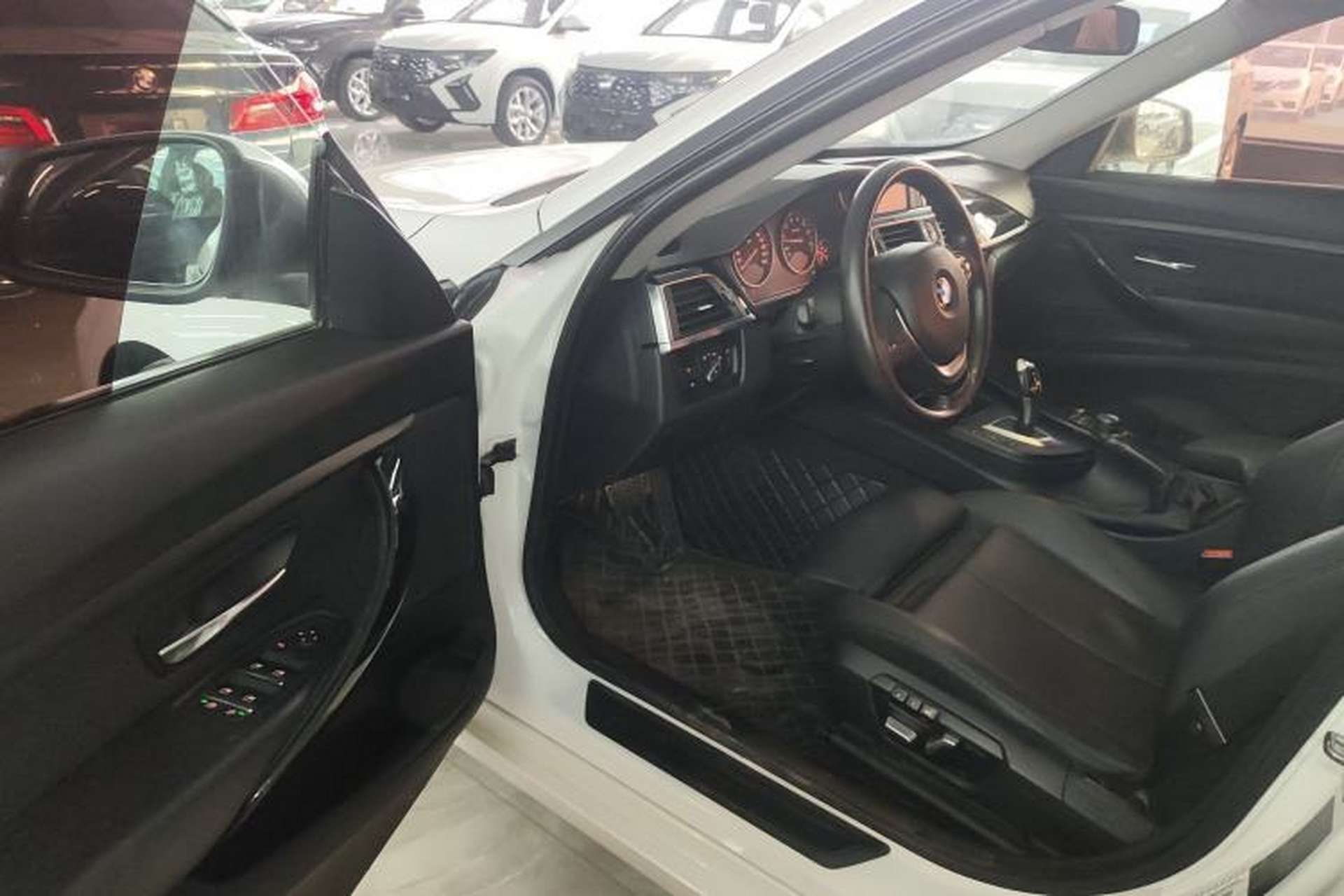 Used BMW 3 Series GT 2018 320i Sport Edition Driver Seat