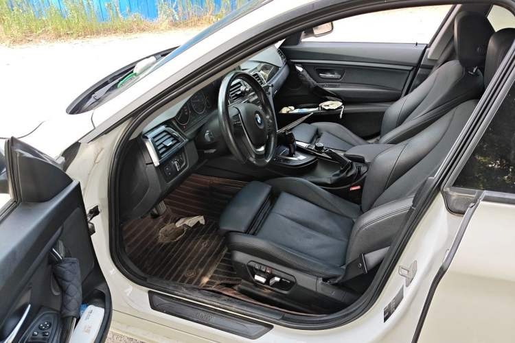Used BMW 3 Series GT 2018 320i Sport Edition Driver Seat