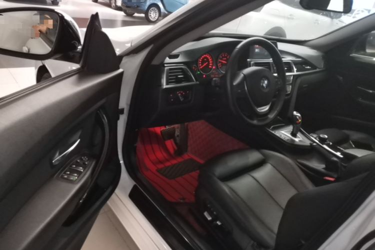 Used BMW 3 Series GT 2018 320i Sport Edition Driver Seat