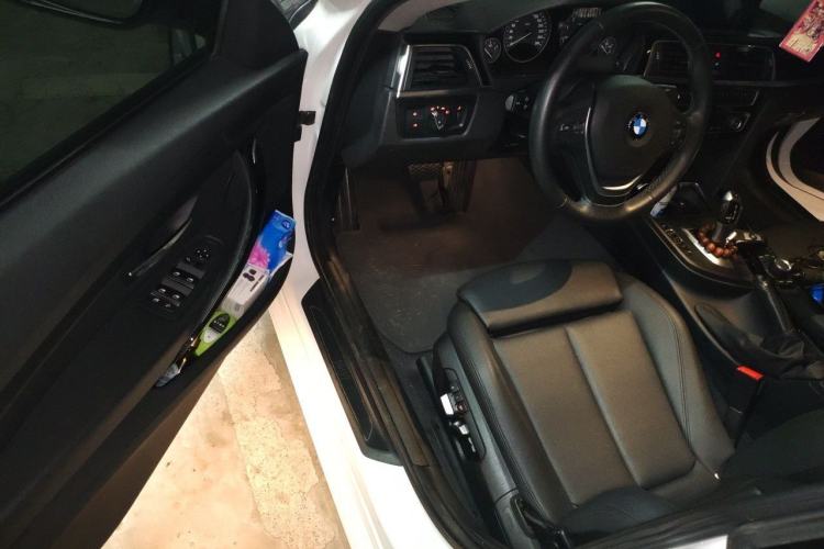 Used BMW 3 Series GT 2018 320i Sport Edition Driver Seat