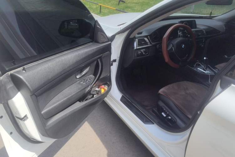 Used BMW 3 Series GT 2018 320i Sport Edition Driver Seat