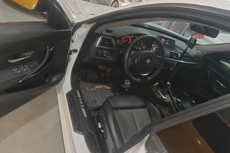 Used BMW 3 Series GT 2018 320i Sport Edition Driver Seat