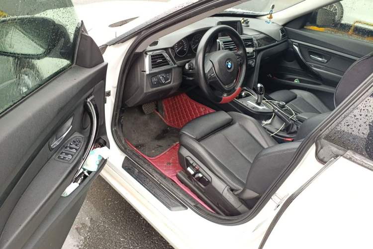 Used BMW 3 Series GT 2018 320i Sport Edition Driver Seat