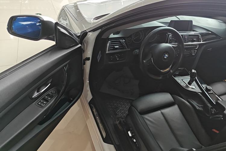 Used BMW 3 Series GT 2018 320i Sport Edition Driver Seat