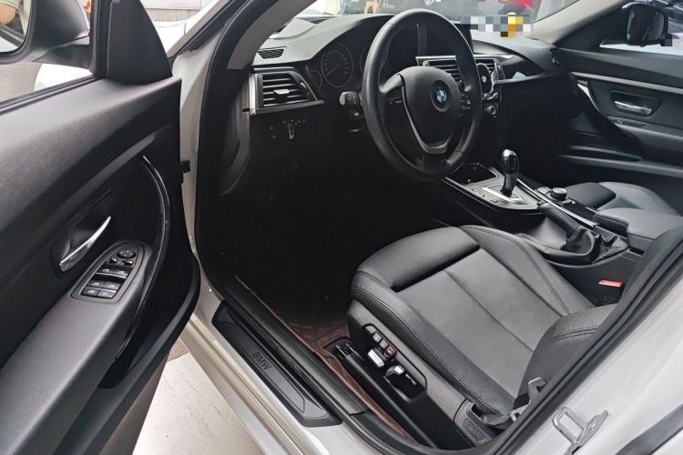 Used BMW 3 Series GT 2018 320i Sport Edition Driver Seat