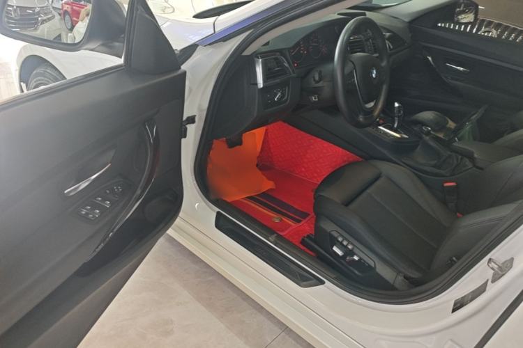 Used BMW 3 Series GT 2018 320i Sport Edition Driver Seat
