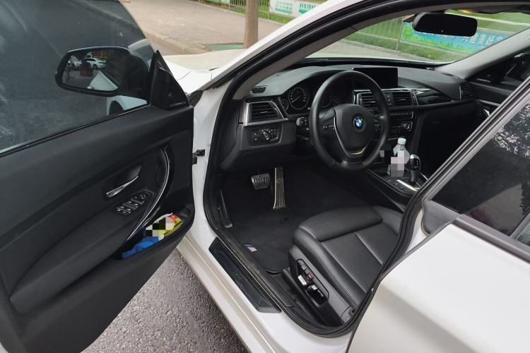 Used BMW 3 Series GT 2018 320i Sport Edition Driver Seat