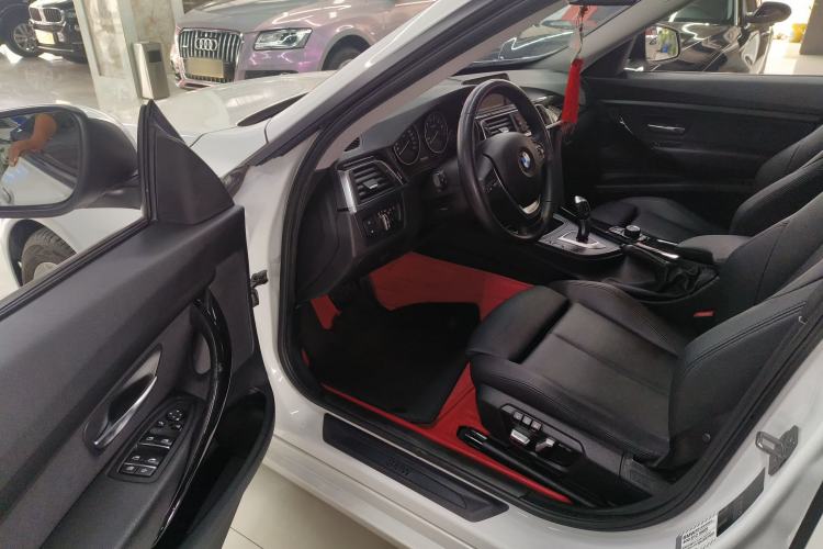 Used BMW 3 Series GT 2018 320i Sport Edition Driver Seat
