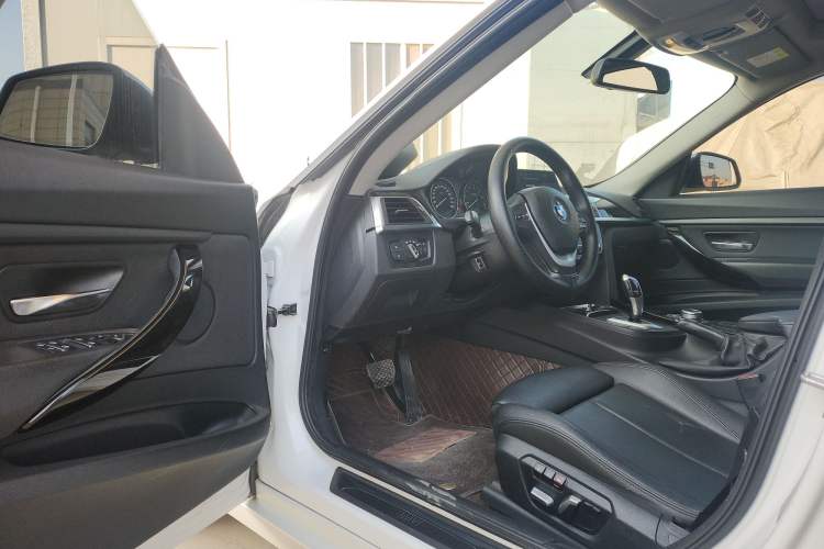 Used BMW 3 Series GT 2018 320i Sport Edition Driver Seat