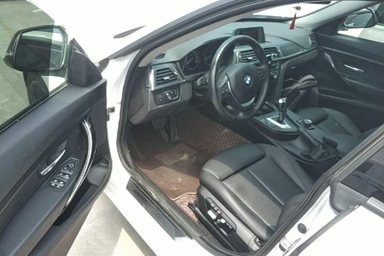 Used BMW 3 Series GT 2018 320i Sport Edition Driver Seat
