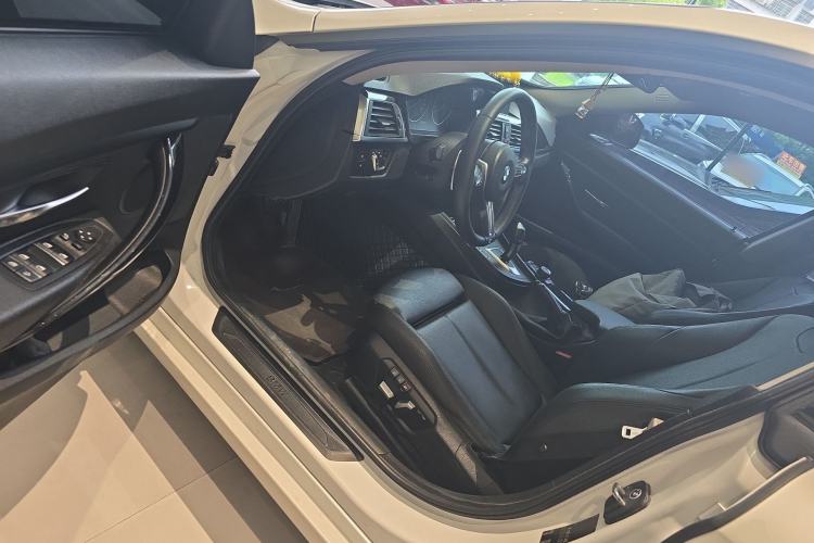 Used BMW 3 Series GT 2018 320i Sport Edition Driver Seat