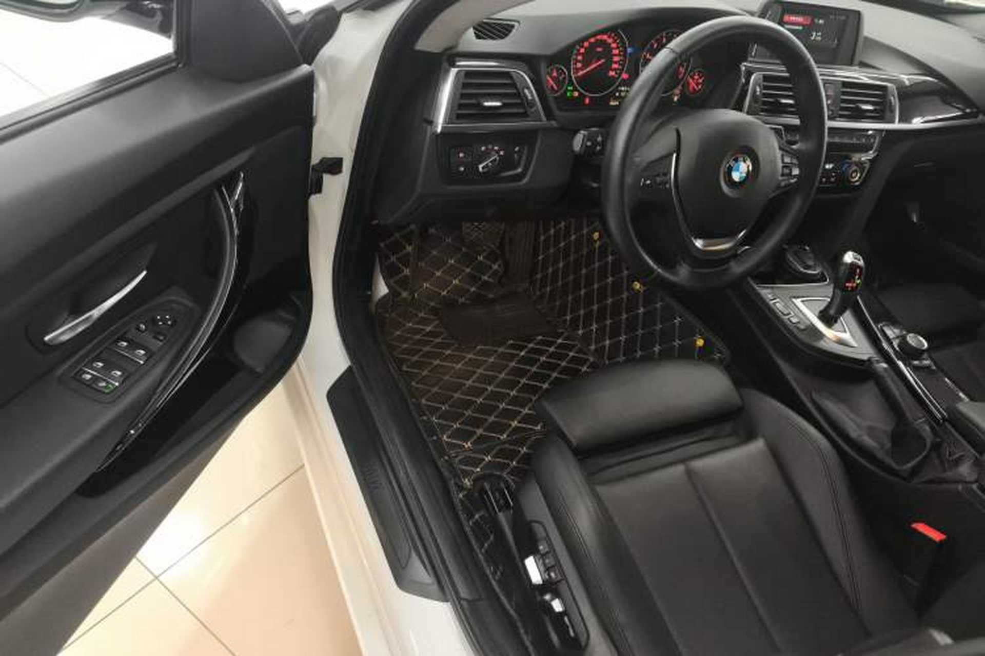 Used BMW 3 Series GT 2018 320i Sport Edition Driver Seat