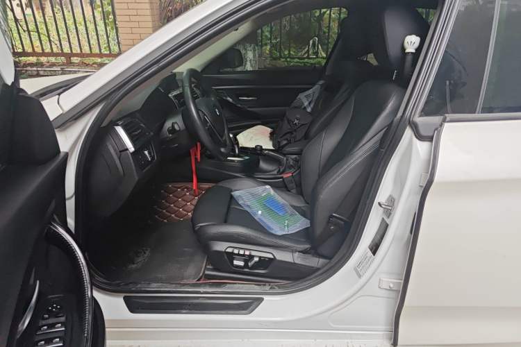Used BMW 3 Series GT 2018 320i Sport Edition Driver Seat