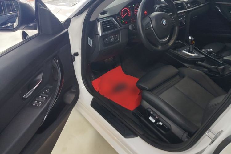 Used BMW 3 Series GT 2018 320i Sport Edition Driver Seat