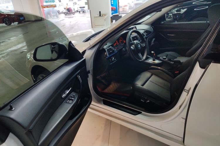 Used BMW 3 Series GT 2018 320i Sport Edition Driver Seat