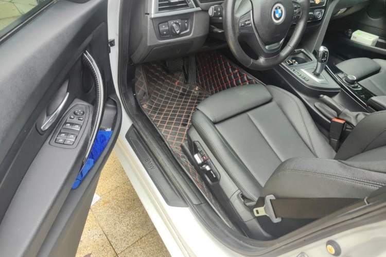 Used BMW 3 Series GT 2018 320i Sport Edition Driver Seat