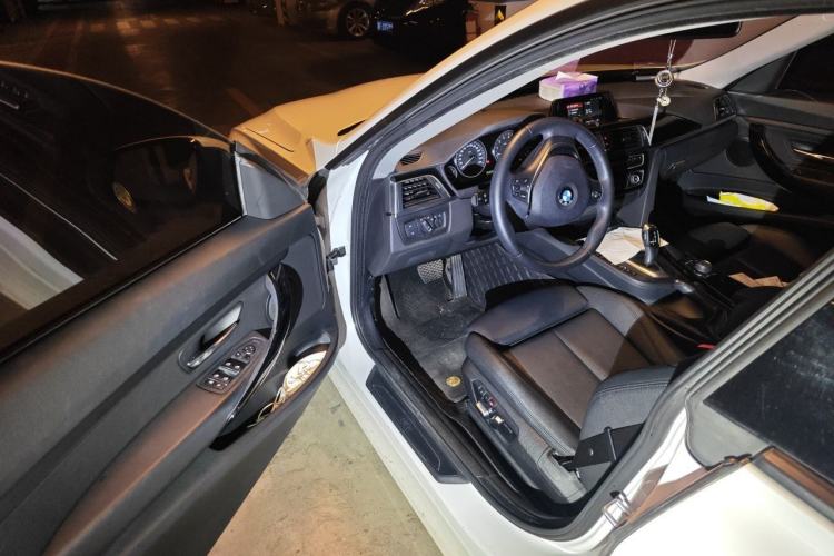 Used BMW 3 Series GT 2018 320i Sport Edition Driver Seat