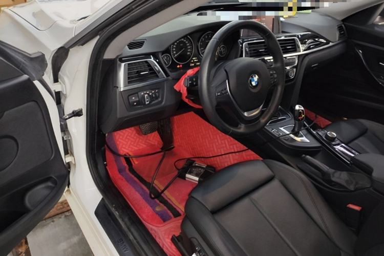 Used BMW 3 Series GT 2018 320i Sport Edition Driver Seat