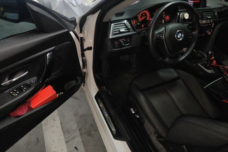 Used BMW 3 Series GT 2018 320i Sport Edition Driver Seat