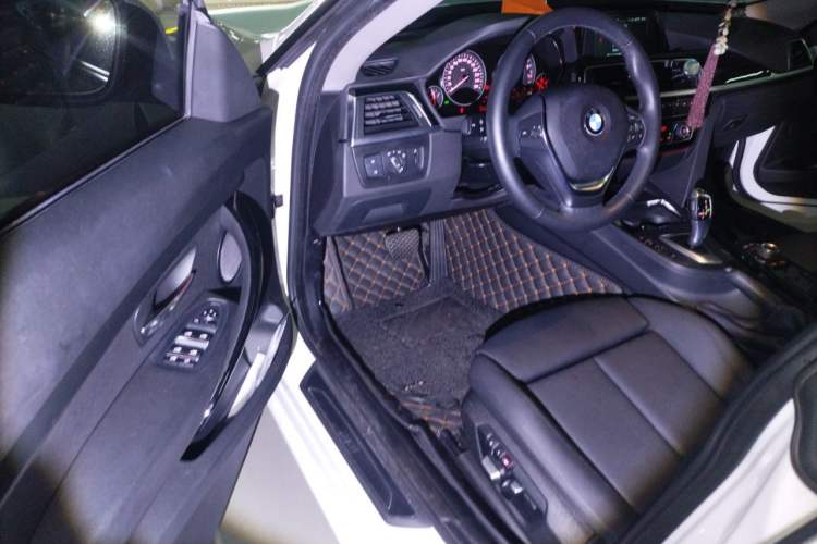 Used BMW 3 Series GT 2018 320i Sport Edition Driver Seat