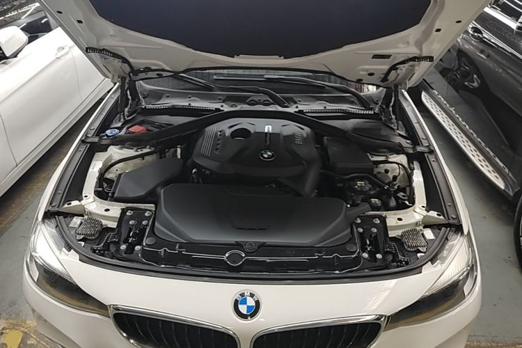 Used BMW 3 Series GT 2018 320i M Sport Edition Engine Bay