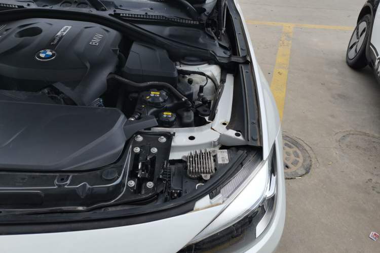 Used BMW 3 Series GT 2018 320i Sport Edition Engine Bay Left