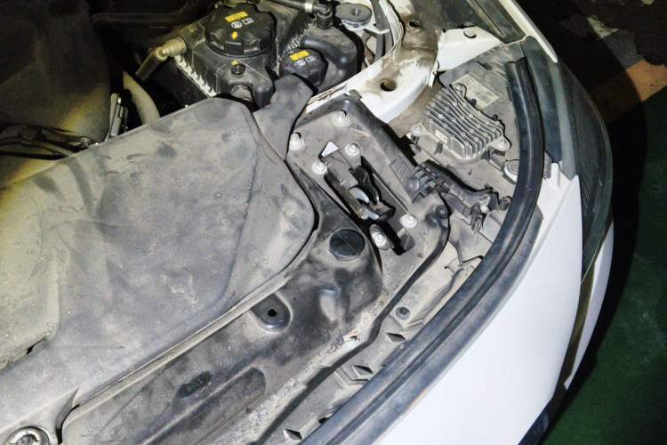 Used BMW 3 Series GT 2018 320i Sport Edition Engine Bay Left