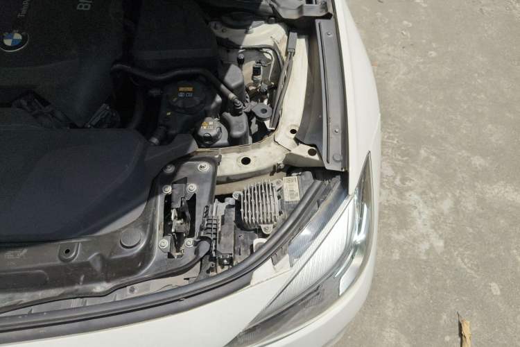 Used BMW 3 Series GT 2018 320i M Sport Edition Engine Bay Left