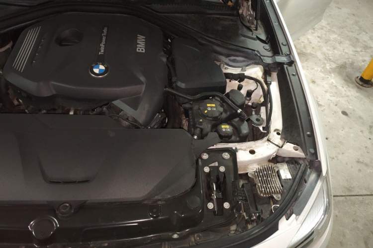 Used BMW 3 Series GT 2018 320i Sport Edition Engine Bay Left
